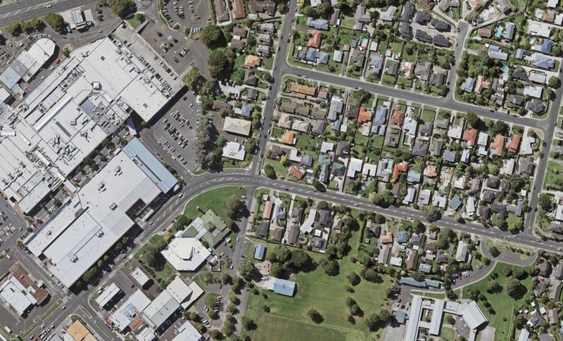 4/2 Reeves Road, Pakuranga, Auckland - Carousel 1