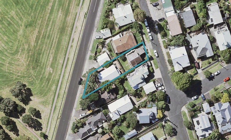 2/76 Wairoa Road, Narrow Neck, Auckland - Carousel 1