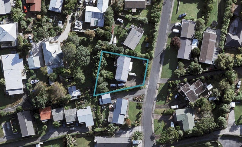 1 Kaipara Crescent, Helensville, Helensville - Carousel 1