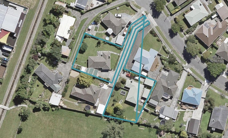 6 Richard Grove, Stokes Valley, Lower Hutt - Carousel 1