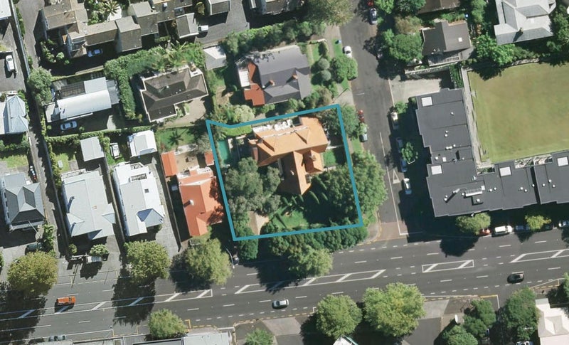 2 Hamilton Road, Herne Bay, Auckland - Carousel 1