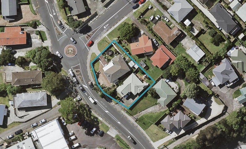 2/223 Sunnynook Road, Wairau Valley, Auckland - Carousel 1