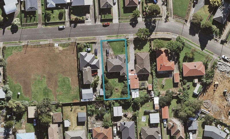 15 Farnborough Crescent, Mangere, Auckland - Carousel 1