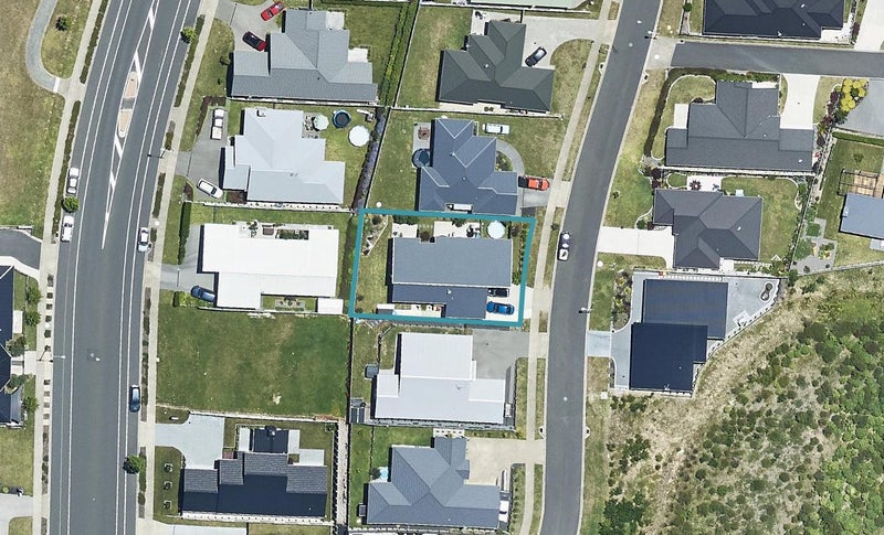 18 Rochfort Crescent, Pyes Pa, Tauranga - Carousel 1