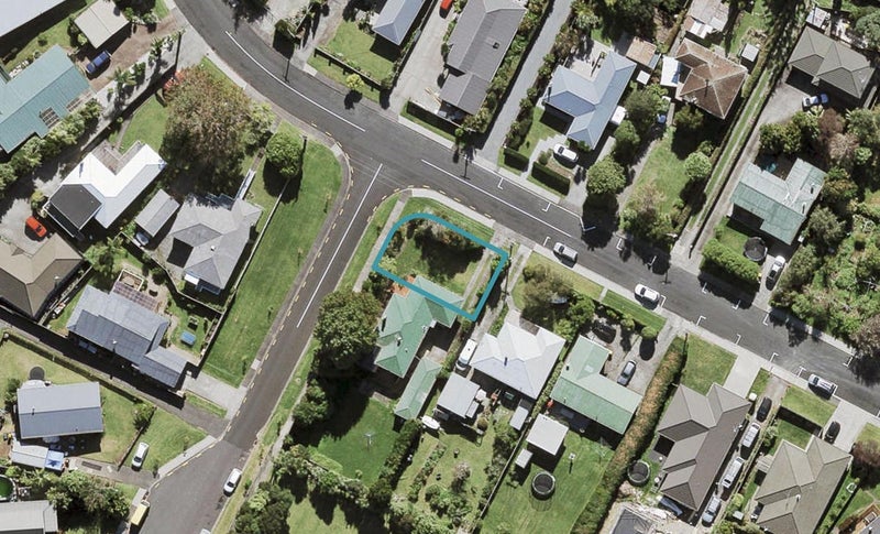 8 Renata Crescent, Te Atatu Peninsula, Auckland - Carousel 1