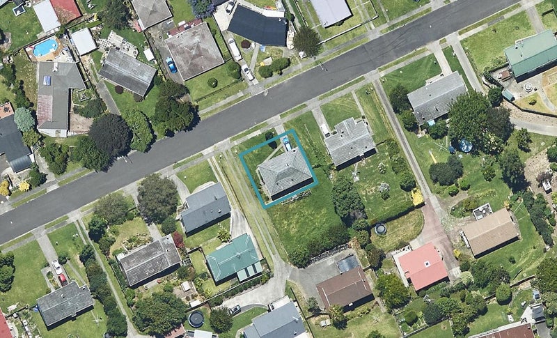 27 Dingadee Street, Welcome Bay, Tauranga - Carousel 1