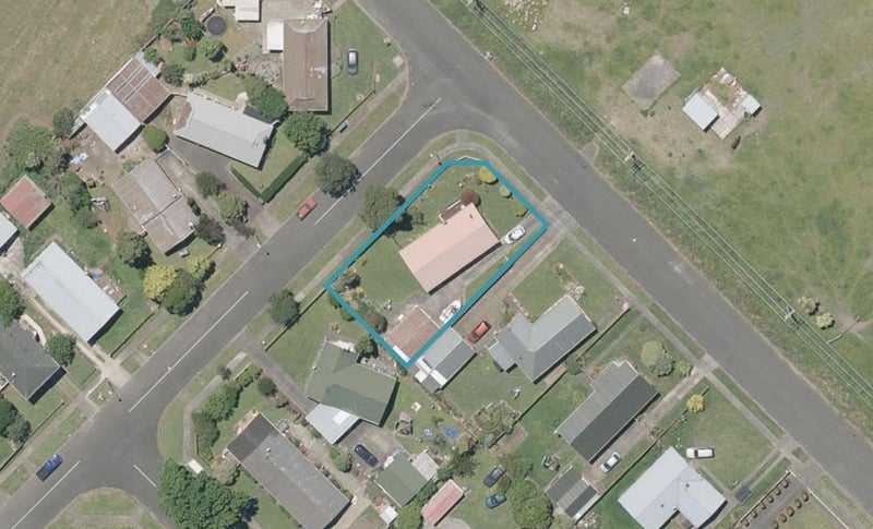 44 Savage Crescent, Aramoho, Whanganui - Carousel 1