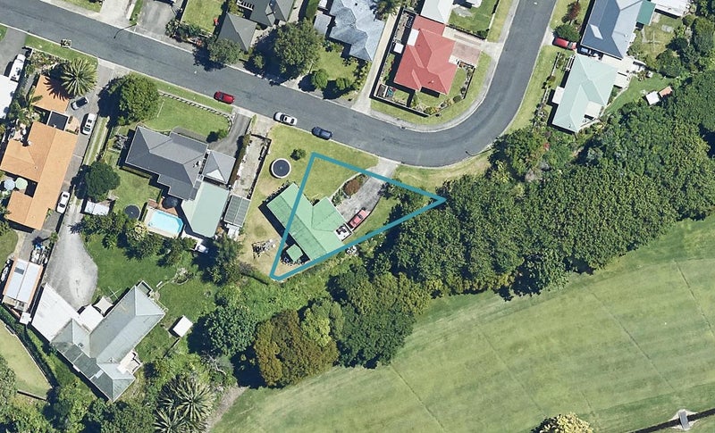 20 Crescent Road, Otumoetai, Tauranga - Carousel 1