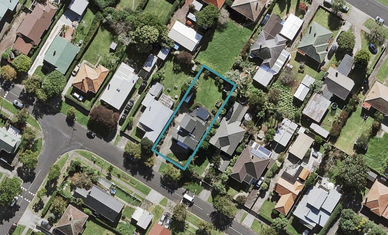 18 Vancouver Avenue, Sandringham, Auckland - Carousel 1