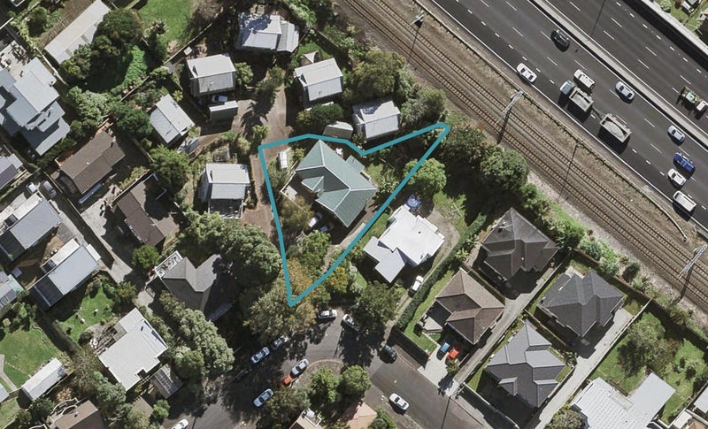 8 Otahuri Crescent, Greenlane, Auckland - Carousel 1