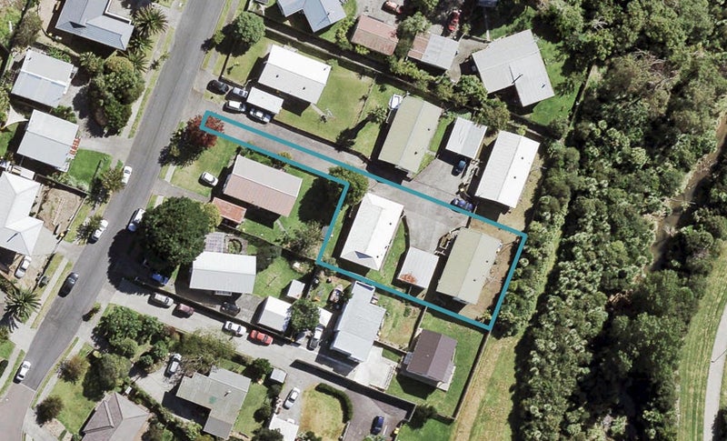 90 Chislehurst Street, Henderson, Auckland - Carousel 1