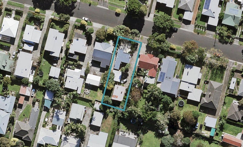 10 Fergusson Avenue, Sandringham, Auckland - Carousel 1