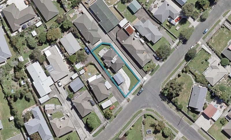 12 Sheridan Crescent, Trentham, Upper Hutt - Carousel 1