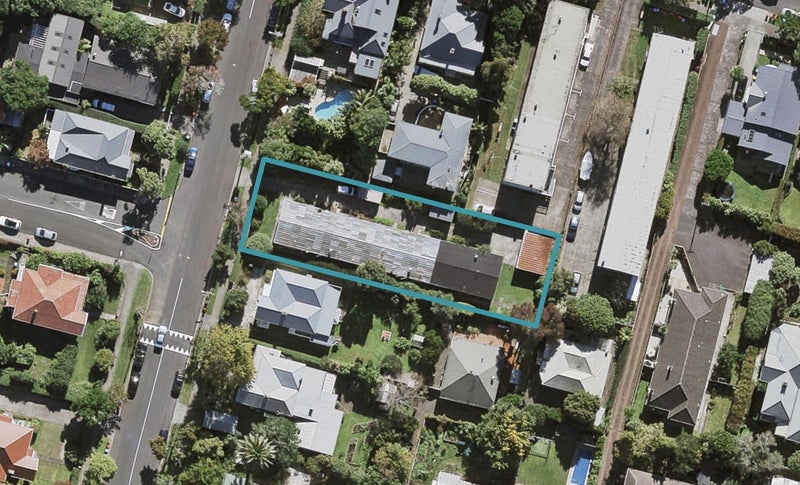 5/2 Henley RD, Mt Eden, Auckland - Carousel 1