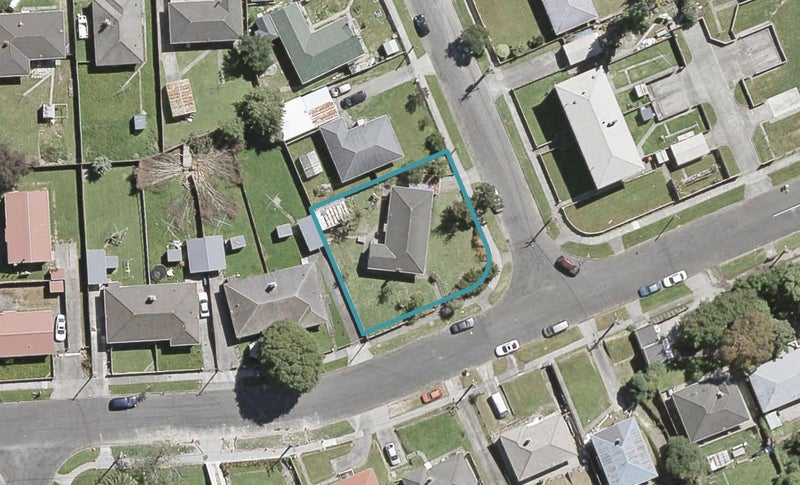 8 Delaney Drive, Stokes Valley, Lower Hutt - Carousel 1