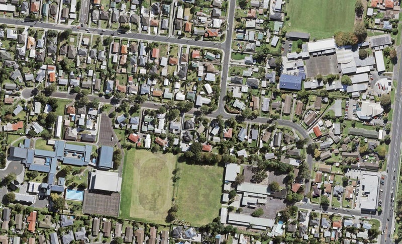 28C Pinedale Place, Henderson, Auckland - Carousel 1