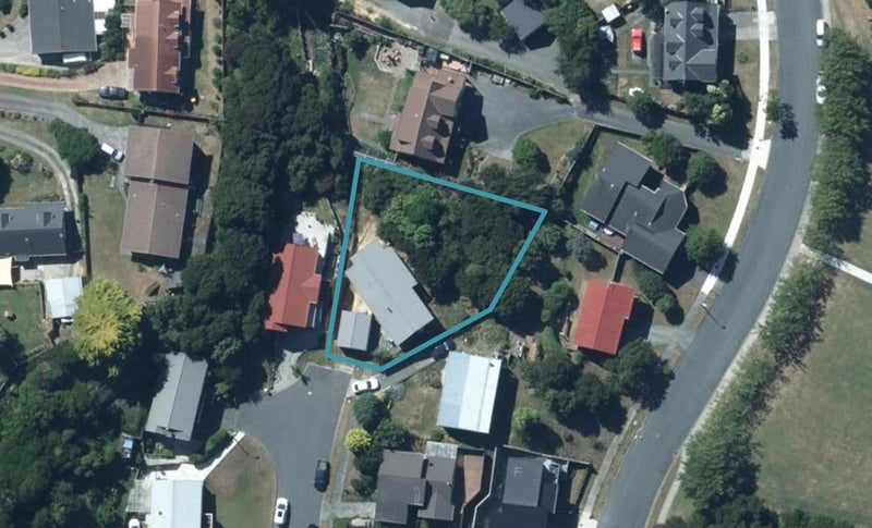 16 Seagull Place, Whitby, Porirua - Carousel 1