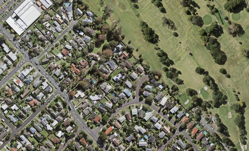 4 Terrylyn Drive, Hillcrest, Auckland - Carousel 1