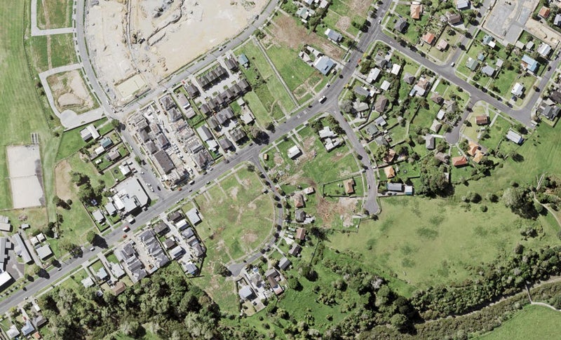 4 Kestrel Place, Wai o Taiki Bay, Auckland - Carousel 1