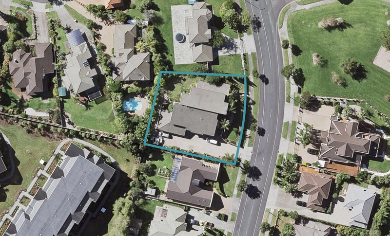 15 Santa Ana Drive, Shamrock Park, Auckland - Carousel 1