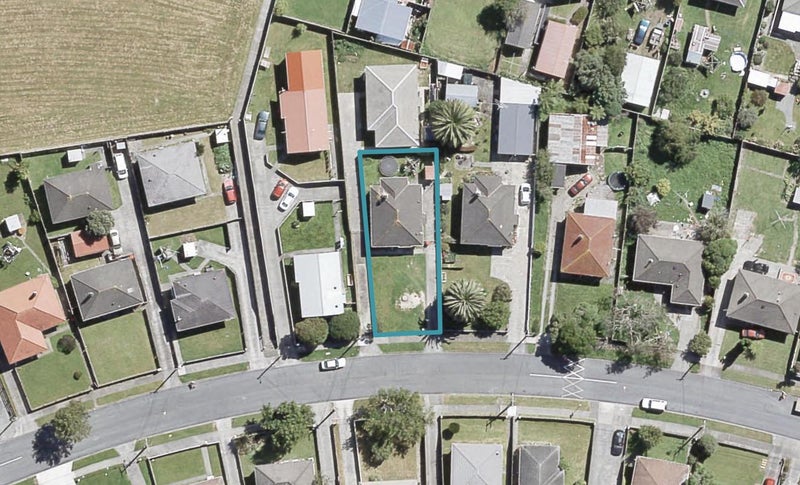 63 Strand Crescent, Naenae, Lower Hutt - Carousel 1