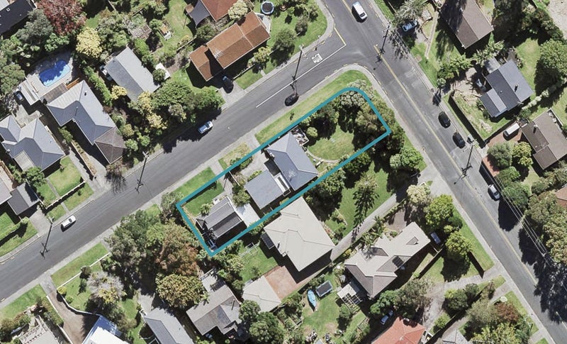1/196 Rangatira Road, Beach Haven, Auckland - Carousel 1