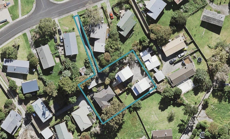 2/15 Taurus Crescent, Beach Haven, Auckland - Carousel 1