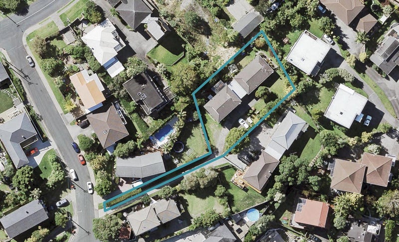 1/4 PHILLIPA PL, Browns Bay, Auckland - Carousel 1