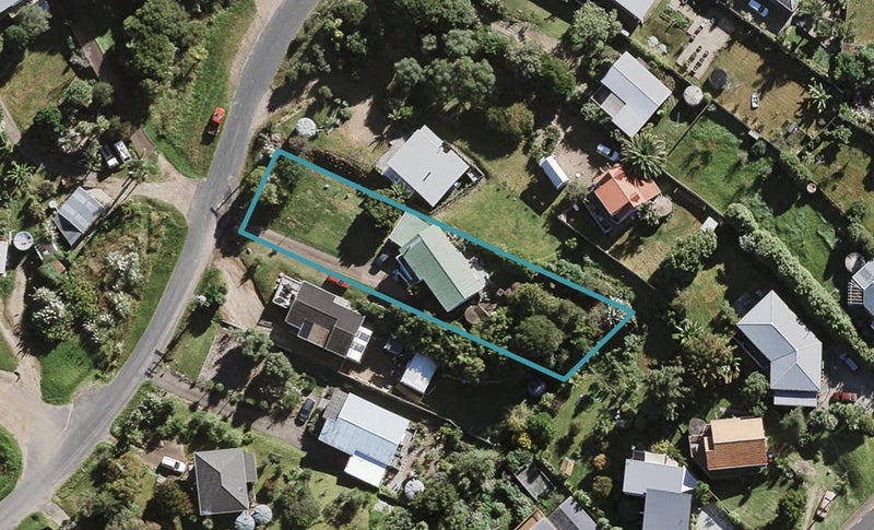 18 Kennedy Road, Surfdale, Waiheke Island - Carousel 1