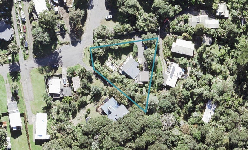 57 Foster Avenue, Huia, Auckland - Carousel 1