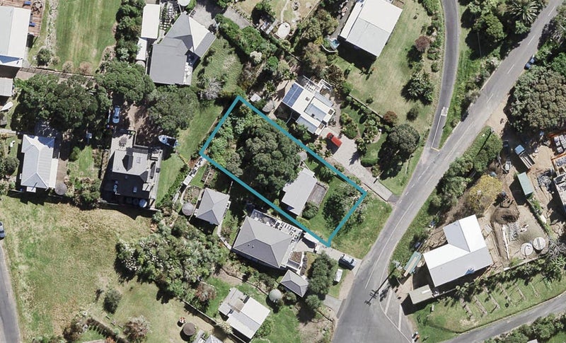 25 Korora Road, Oneroa, Waiheke Island - Carousel 1
