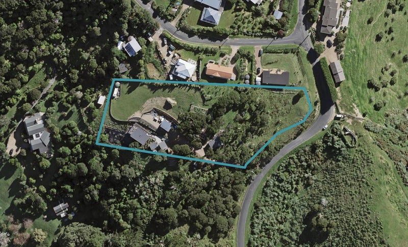 38 Sea View Rd, Ostend, Waiheke Island - Carousel 1