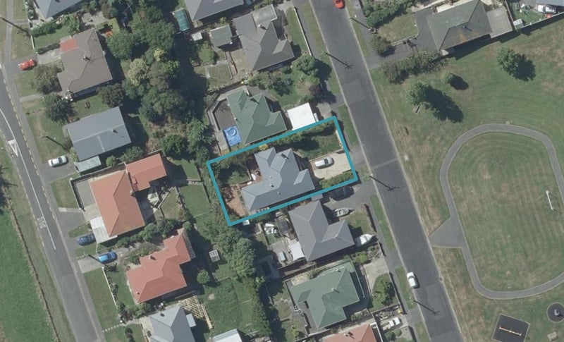 11 Elwyn Crescent, Green Island, Dunedin - Carousel 1