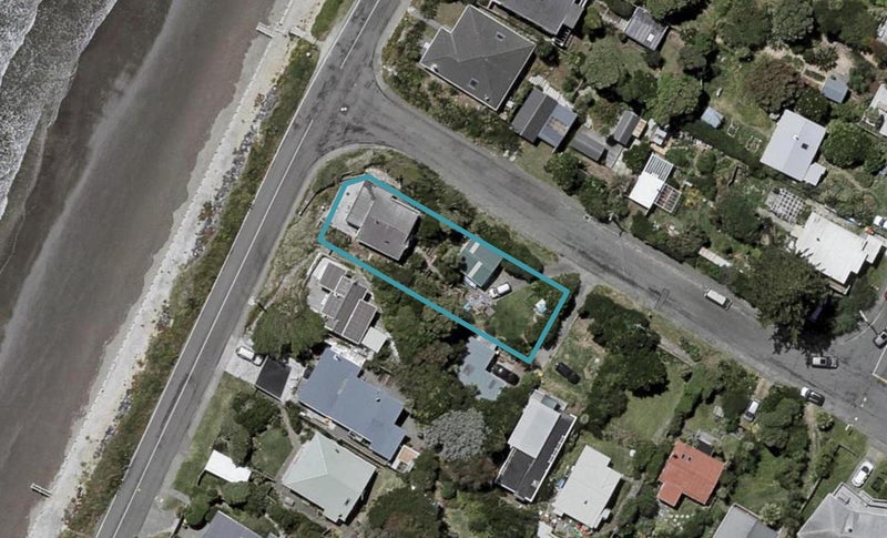 117 The Parade, Paekakariki - Carousel 1