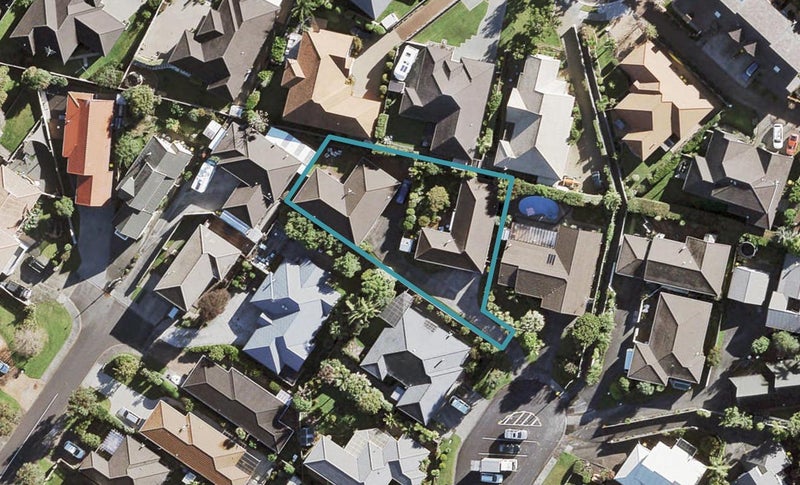 2/10 Bass Street, West Harbour, Auckland - Carousel 1