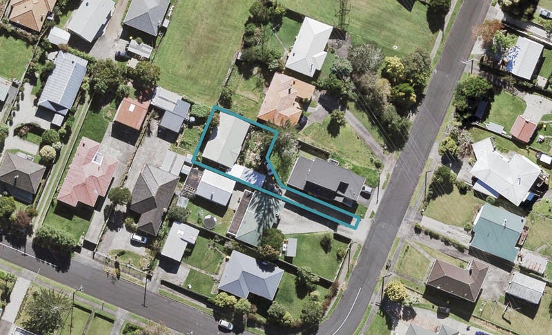 24 Beaubank Road, Kelston, Auckland - Carousel 1