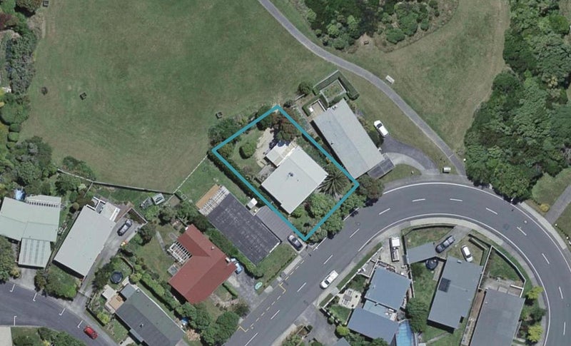 34 Churton Drive, Churton Park, Wellington - Carousel 1
