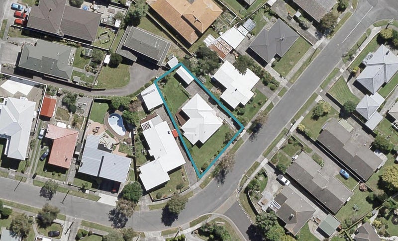 8 Rosebank Avenue, Avalon, Lower Hutt - Carousel 1