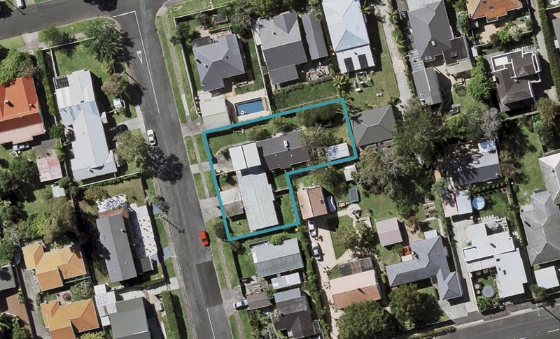 2/2 Lansdowne Street, Bayswater, Auckland - Carousel 1