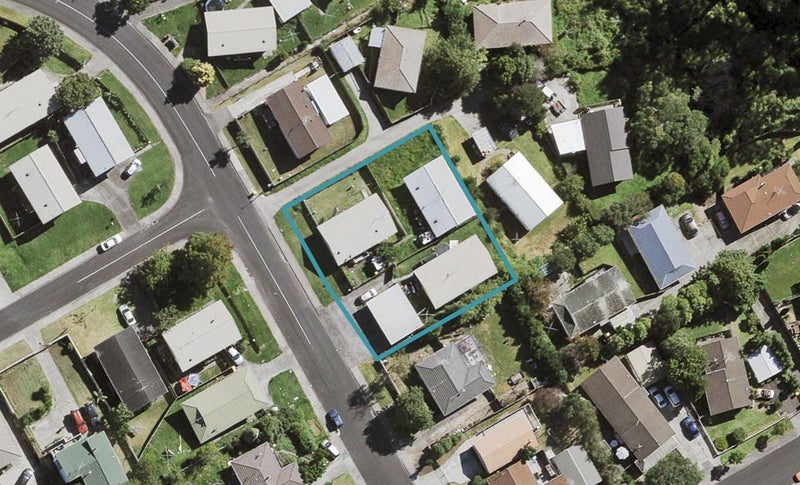 11 Aldern Road, Massey, Auckland - Carousel 1