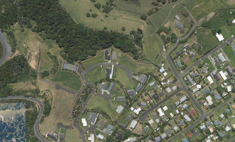 8 Edgewater Place, Matapouri, Whangārei - Carousel 1