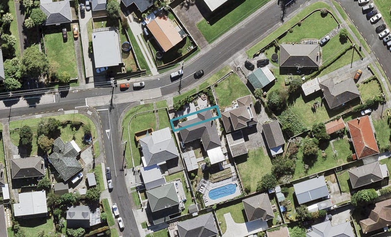 4/4 Toru Street, Te Atatu Peninsula, Auckland - Carousel 1