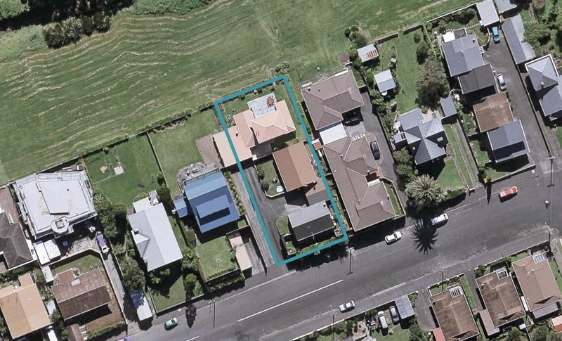 2/10 Birdwood Avenue, Moturoa, New Plymouth - Carousel 1