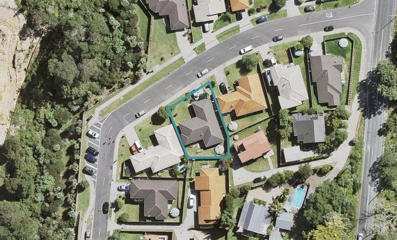 8 Burton'S Drive, SWANSON, AUCKLAND - Carousel 1