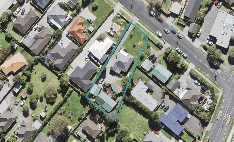 1/2 Netherlands Avenue, Kelston, Auckland - Carousel 1