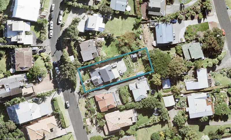 33 Ardern Avenue, Stanmore Bay, Whangaparaoa - Carousel 1