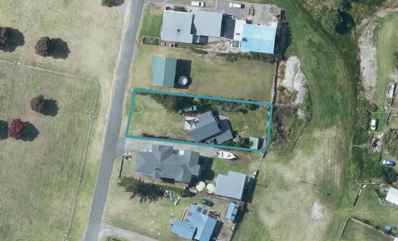 24 Pohutukawa Drive, Mahia, Māhia - Carousel 1