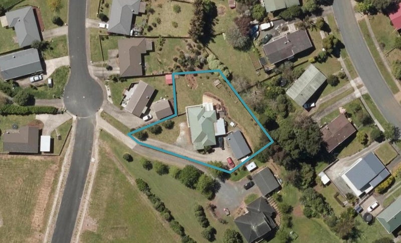 13 Pearce Drive, Kamo, Whangarei - Carousel 1