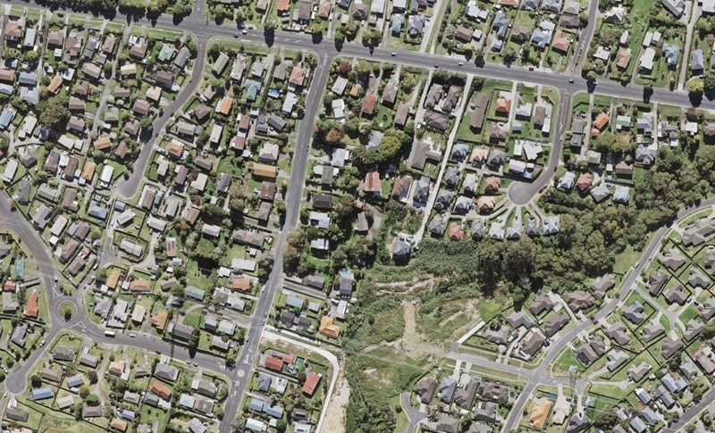4/16 Reynella Drive, Massey, Auckland - Carousel 1