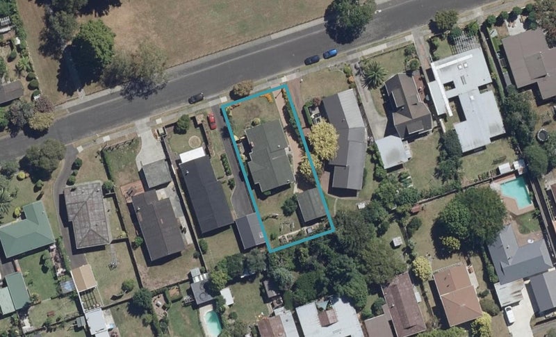 22 Clements Crescent, Queenwood, Hamilton - Carousel 1